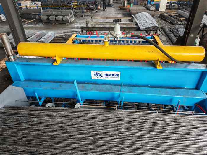 Rebar Size 4-8mm Pneumatic Welding 6m length Wire Mesh Welding Machine