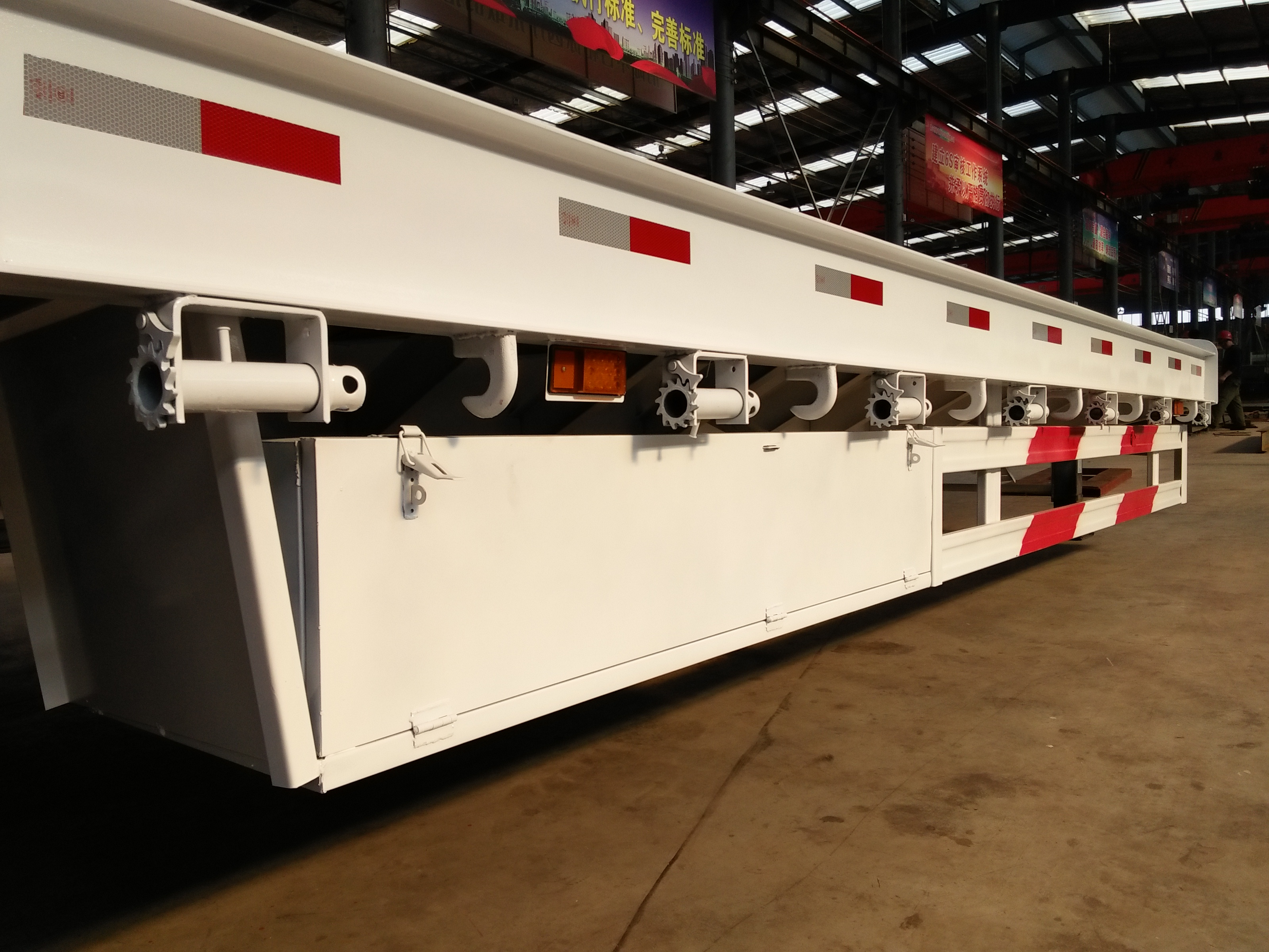 Высокая полезная нагрузка Aotong Гидравлическая система рулевой рампы низкая кровать полуприцеп грузовик 9м 13м