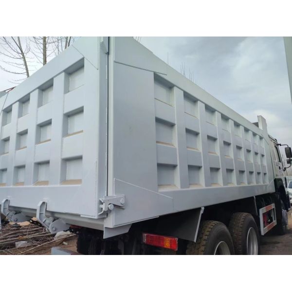 Ручная коробка передач 420 л.с. Белый Sinotruk HOWO 8*4 Дамп-Трактор Подержанный грузовик Евро 2/3/4/5