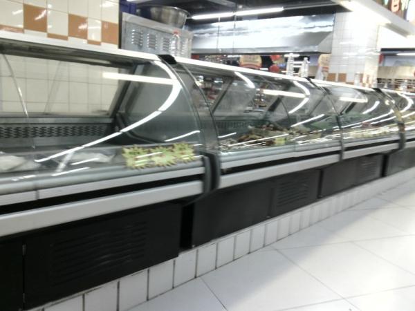 Equipamento de refrigeração do carniceiro do refrigerador da exposição do supermercado fino do supermercado com aleta acima da porta de vidro