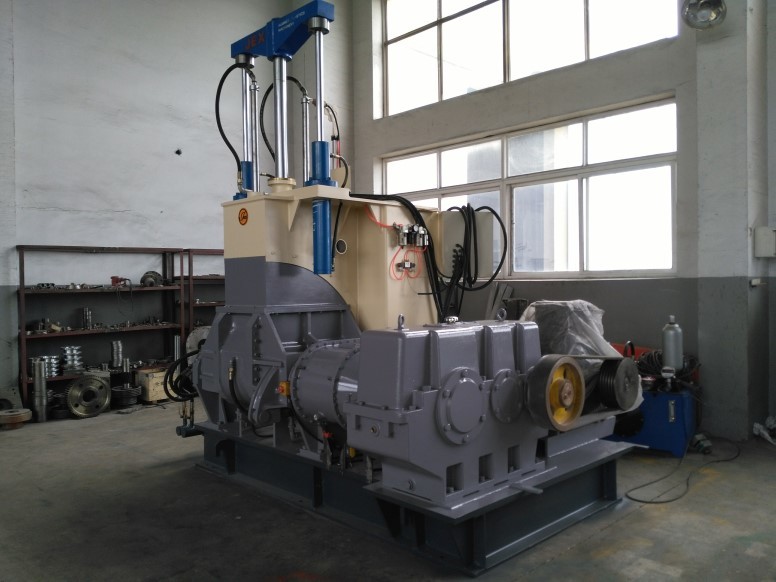 Машина тестомесилки 110 KW для резинового смешивая угла 45 градусов опрокидывая