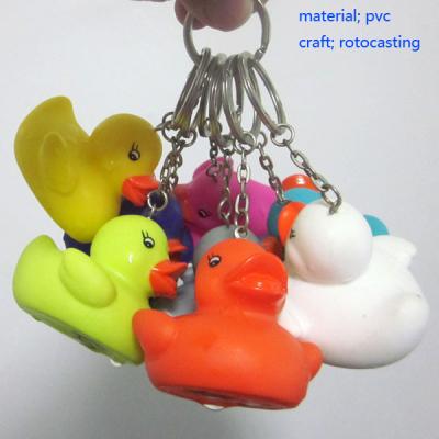 Vinyl colorful duck keyring, mini colorful pvc ducks keychain with green materials