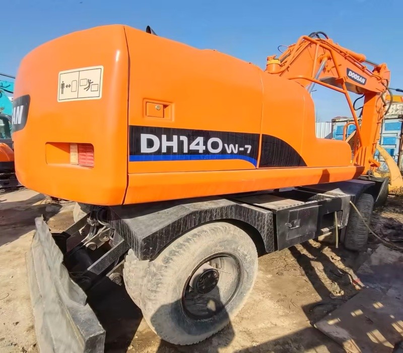 Машины Doosan, используемые в раскопках