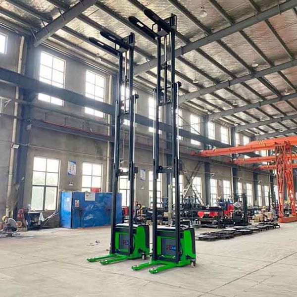 2000kgs Battery Powered Pallet Stacker Green Black Electric Fork Stacker