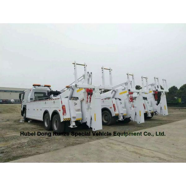 HOWO 50 Ton Heavy Duty Rotator Wreckers Tow Truck With 360 Degree Rotation