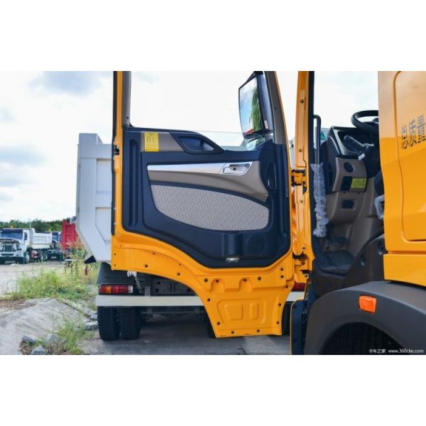 SinotruK HOWO TX 400 HP 6X4 6.3m Dump Truck 12 Forward Shift Number 2 Passengers