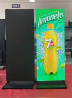 El piso que coloca muestras del cartel de P2 LED la pantalla táctil para la demostración video