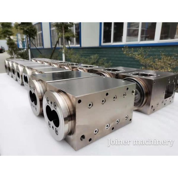 Охлаженная водой комбинация винта и цилиндра легированной стали