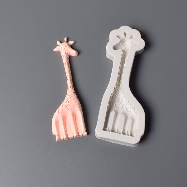 Giraffe Cake Mold Eco-Friendly Silicone Baking Tool with Care Instructions and Different Sizes