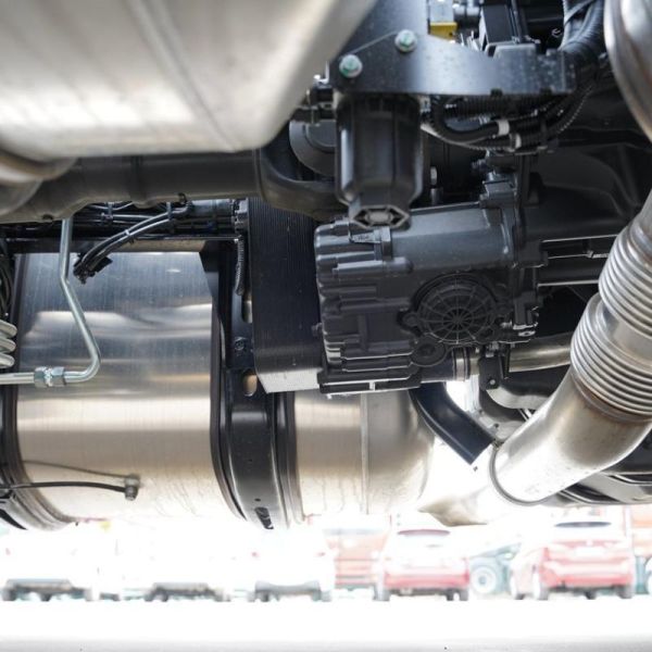 Manual Transmission Type Towing Tractor for Mercedes Benz Truck Hauling Vehicles