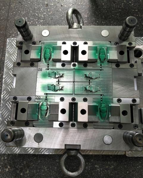 HASCO Hot Runner Injection Mold 3 Plate Tool LKM Base Molding Tool