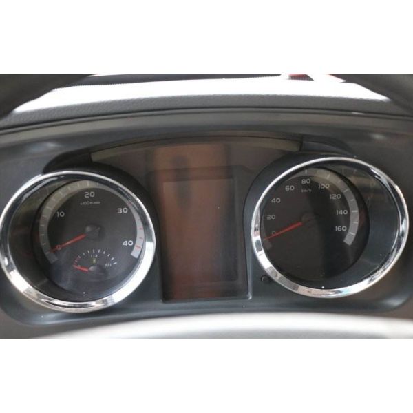 2012 Year Used Heavy Duty Trucks 4×2 Drive Mode HOWO Brand Van Body Cargo Box