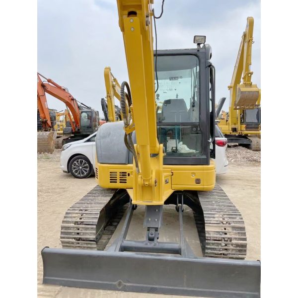 Excavateur d'occasion Komatsu PC55MR Petite excavatrice avec soupape hydraulique d'origine
