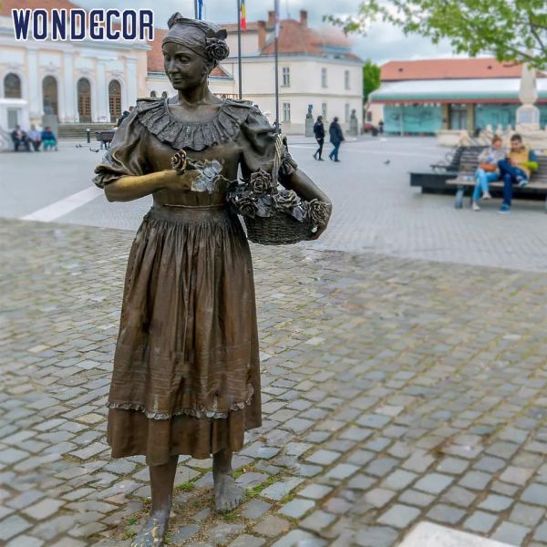 Dark Yellow Bronze Statues Sculpture Lady Bronze Statue Garden Decoration