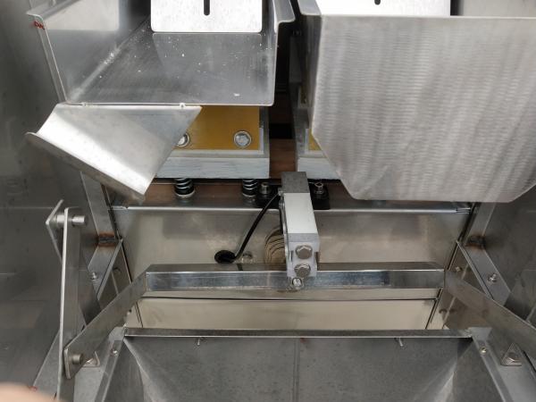 Semi - Automatic Beans Granule Filling Machine 250W Electronic Measurement