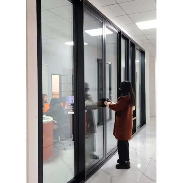 Heavy-Duty Aluminum Sliding Door – Engineered for Expansive Views and Robust Performance