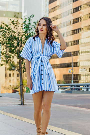 Женщины сладкий в - шея связанное открытое назад Стрипед платье с Тассел