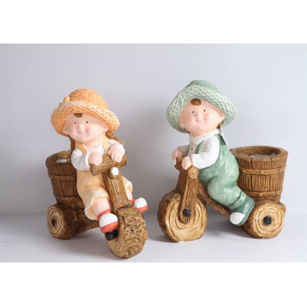 На открытом воздухе статуя сада окиси магния ваяет небольших детей ехать статуя