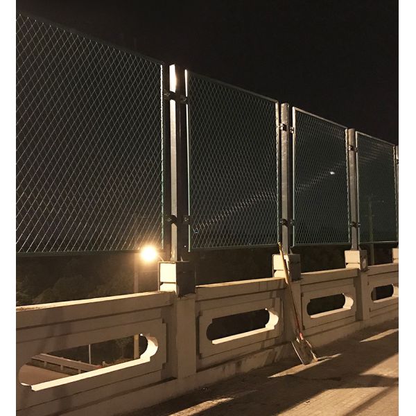 Внешний оцинкованный покрытый колючей проволокой забор для сетки ограждения ISO9001 2008 аккредитован