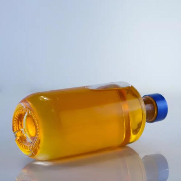 Round Shape Empty Glass Bottle With Screw Cap Decal Surface for 700 ml Vodka Bottle