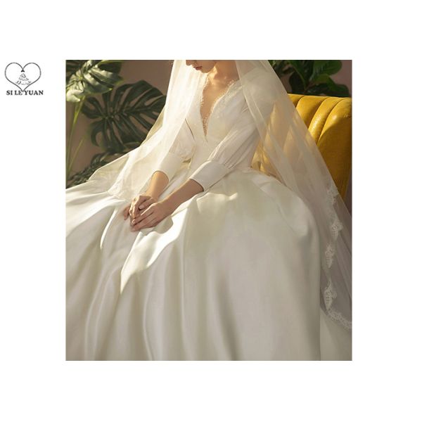 Deep V Neck Vintage Off White Wedding Dresses Long Lantern Sleeve Pleating Tail