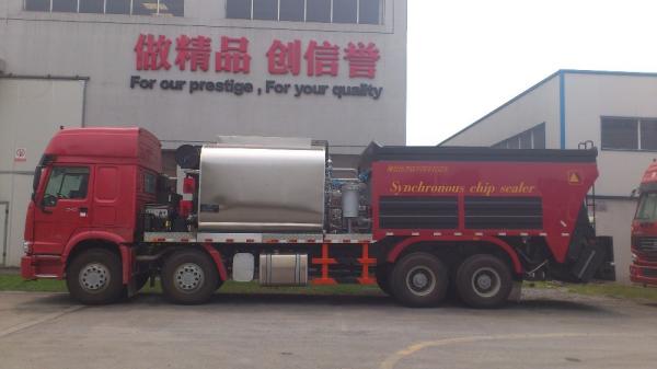 Sinotruk 14m3 Hopper Capacity Road Maintenance Truck / Road Surfacing Equipment