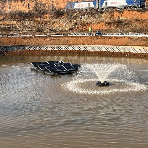 Aérateur de surface à énergie solaire de type turbine résistant à l'érosion pour la pisciculture