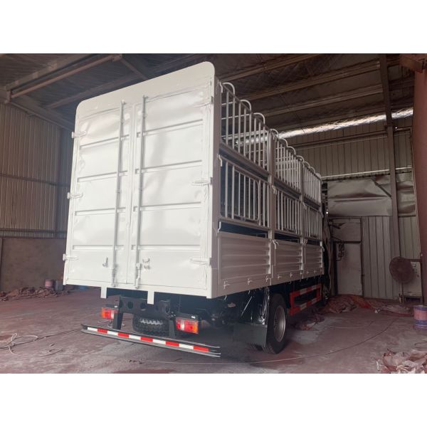 Dongfeng 4x2 Small Stake Lorry Vehicle Load 5 Tons Cargo Truck for Sale