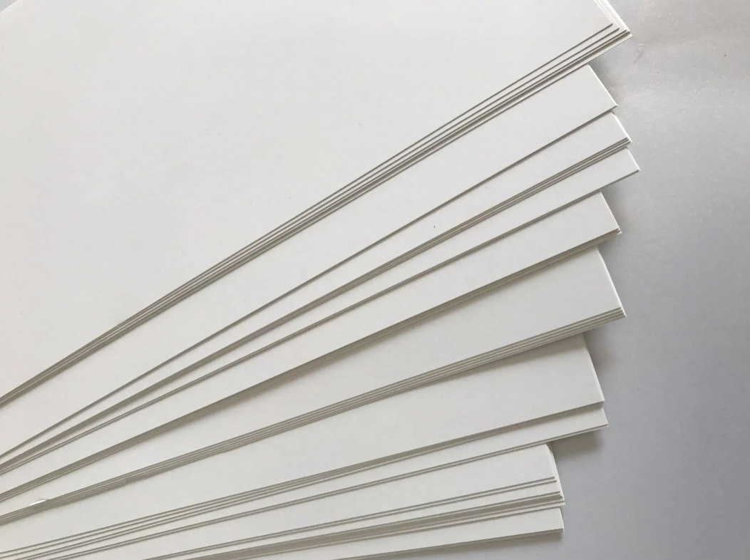 Papel artesanal de marfil con recubrimiento de un lado del peso base 190-400GSM