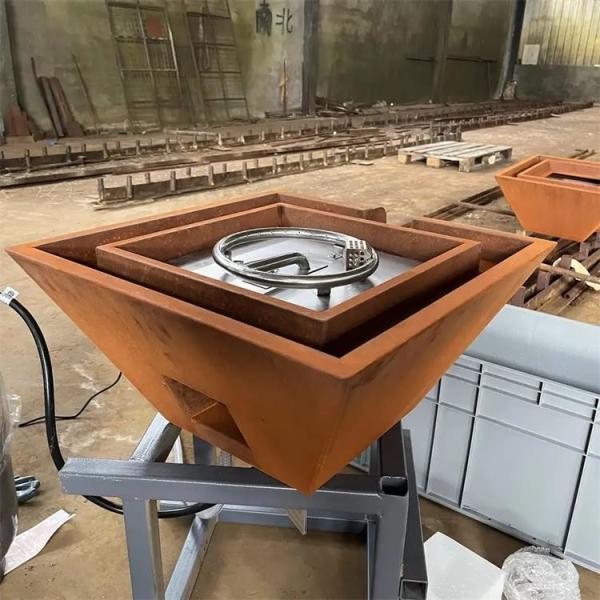 Fogo de gás de aço Pit Bowl With Water Feature de Corten da associação exterior