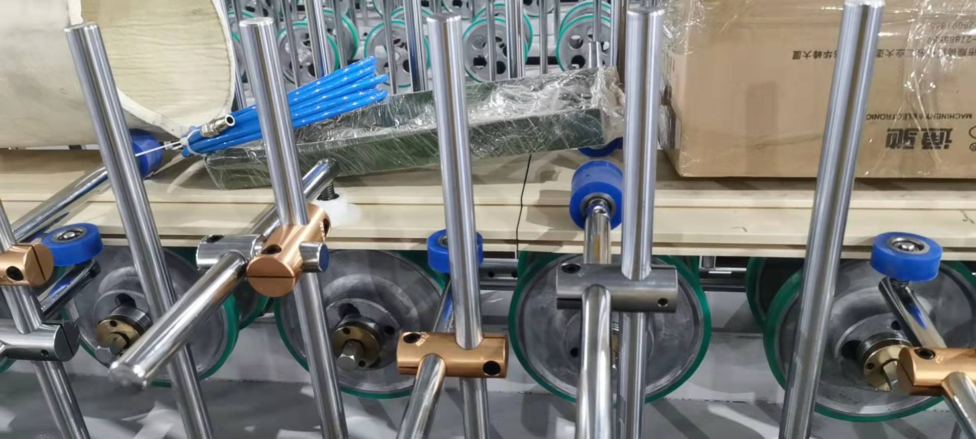 TC Factory Direct Shipment High Quality Low Price Mdf Wood Frame Pvc Film Cold Glue Profile Wrapping Machine