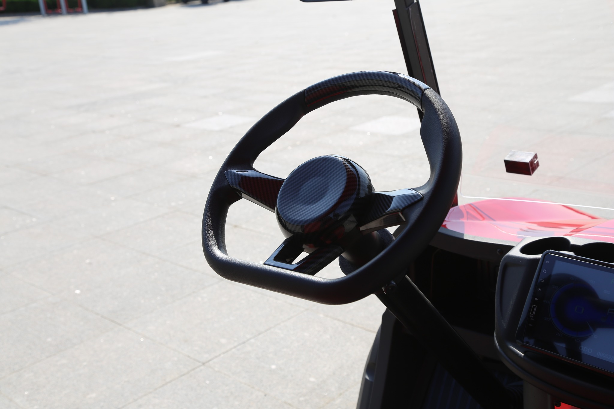 Retro Chino Rojo 2 + 2 asientos Carro de golf eléctrico Batería de plomo-ácido Batería de litio Soporte de batería Servicios personalizados