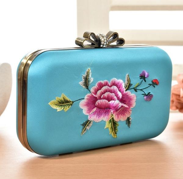 Korean version of the 2016 new women's vintage evening bags hand embroidery silk clutch bag mini-packet