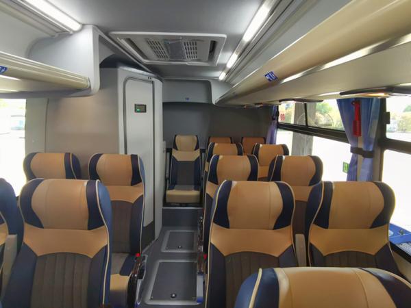 LHD/RHD Euro3  47 Seats 336HP YBL6128H Luxury Coach Bus for sale