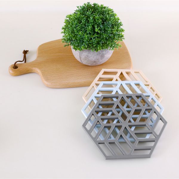 Kitchen TPR Hexagon Pot Holder Heat Insulation Pad 16*13.8cm