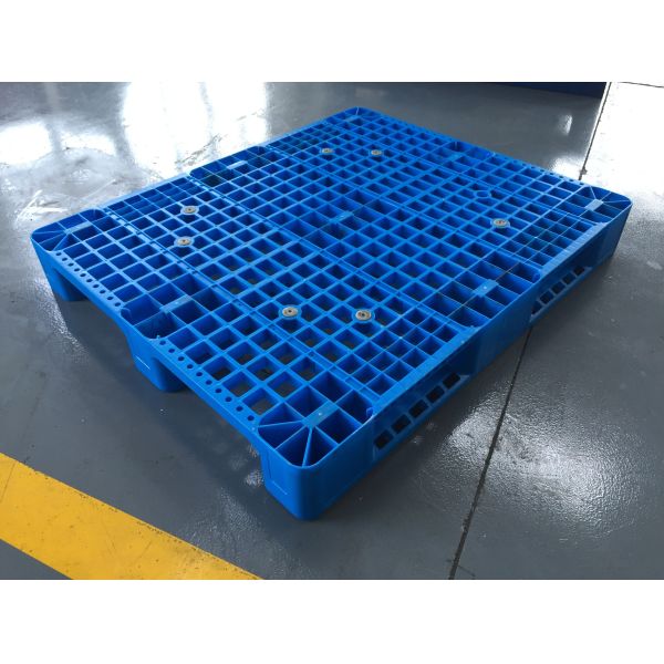 Made 4-Way Entry Heavy Duty Forklift Plastic Pallet L1200*W1000*H150 mm Dynamic Load 2T