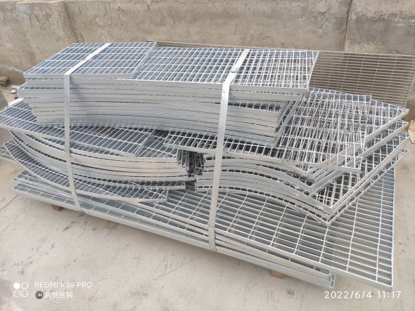 Tailor Made Silver Pressure Welding Galvanized Steel Grating For Plant Platform