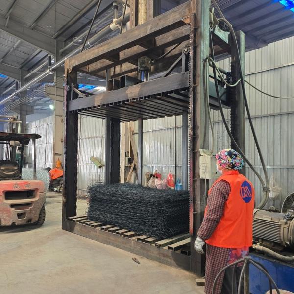 Le double motif hexagonal tordu assure une résistance et une durabilité exceptionnelles pour le treillis métallique en gabion