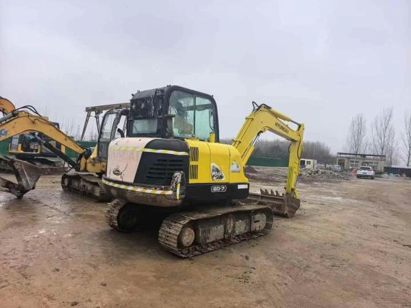 Used Hyundai 60-7 Mini Excavator Reliable Affordable Construction Machinery