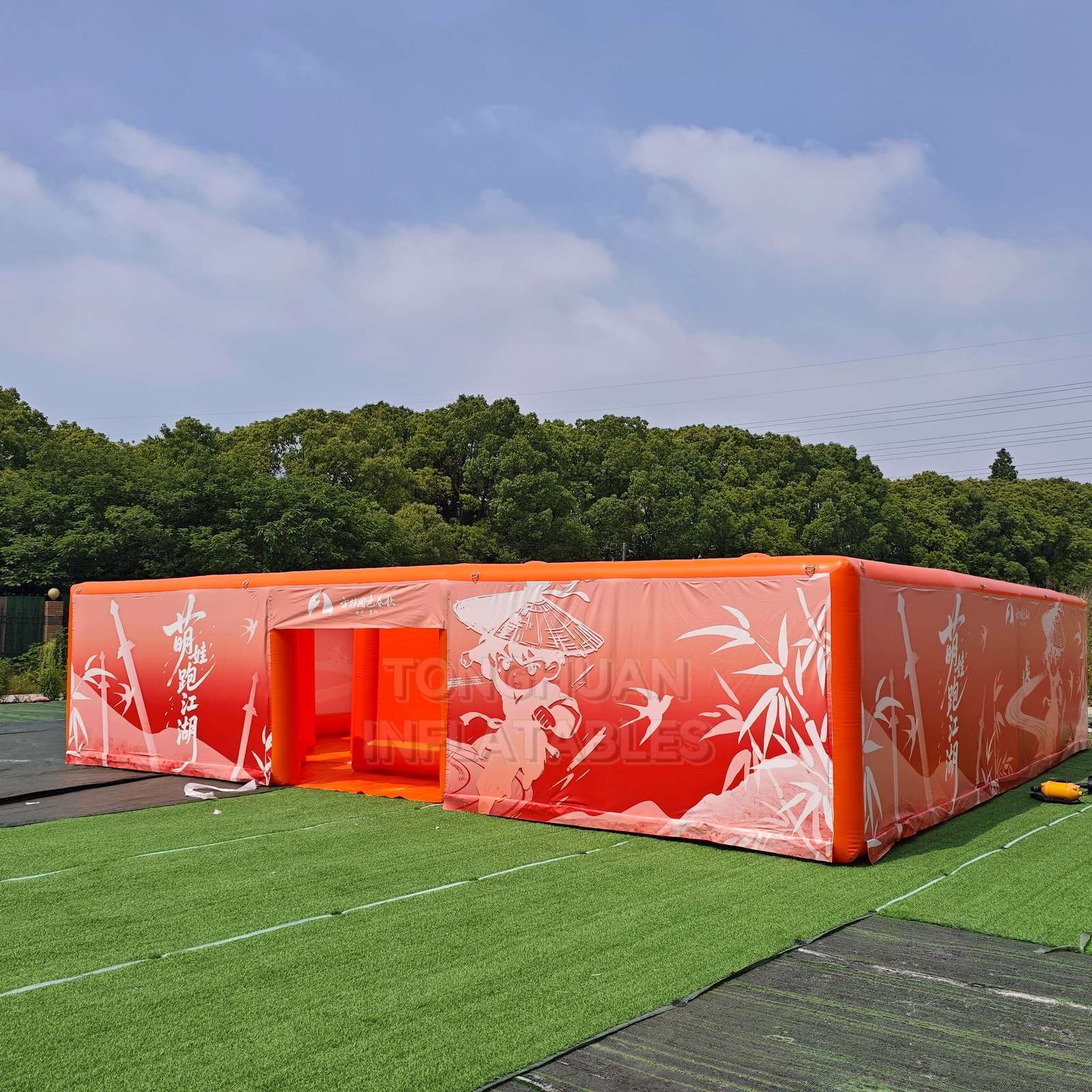 Commercial Red Inflatable Maze with High Walls Multiple Routes and Custom Printed Panels for Events Team Games and Amusement Parks