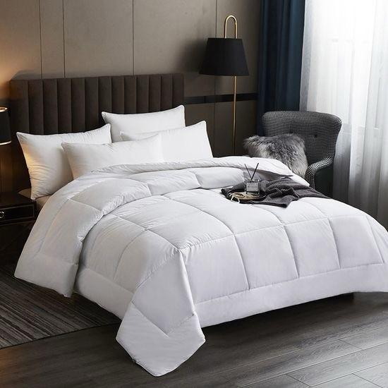 Fashion Style Luxury White Fabric Down Quilt  OEM / ODM Available