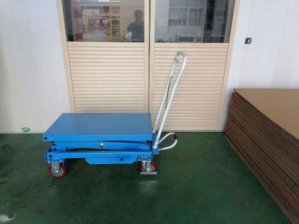 O gêmeo Scissor o carro manual 1100lbs 62 da tabela de trabalho do elevador altura de levantamento