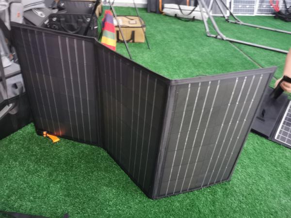 Portable Folding Solar Panels Bags Kits Polycrystalline Silicon 200W 300W 400W