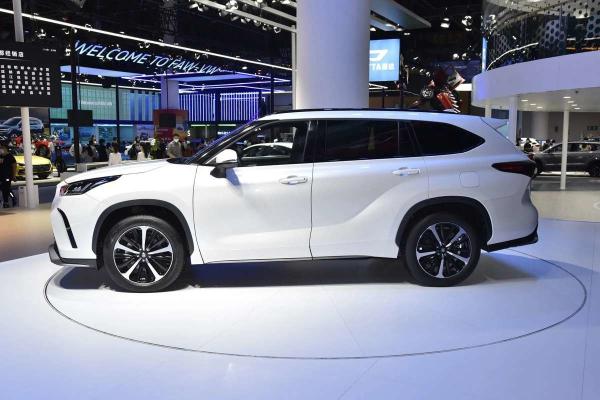 Crown Lufang 2023 Medium SUV 2.0T Automatic Four-wheel Drive Jinzun Version