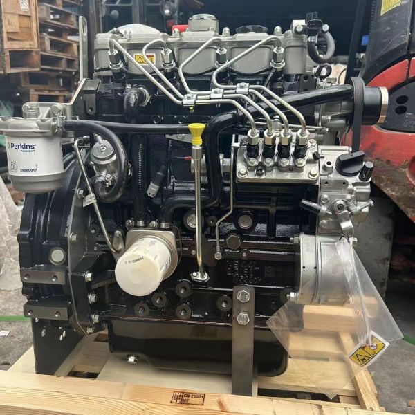 Powerful Perkins Diesel Engine 49.3kW 2800rpm Diesel Motor For 404D-22t