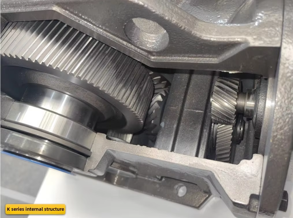 KA37-49.79 0.37kW 90 Degree Helical Bevel Gearbox Reducer Gear Motor with High Efficiency