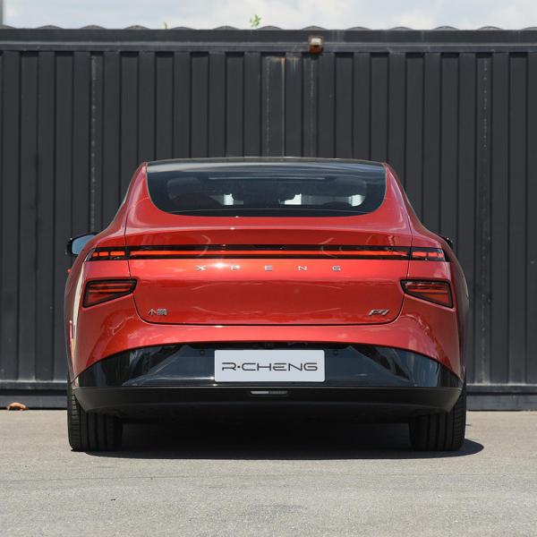 Panoramic Sunroof Xpeng P7 Electric Sedan Car Endurance Mileage 706km