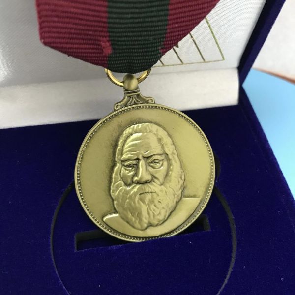 Factory price Medaille Award Medalha Medal 3D Manufacturer Antique brass Custom Pretty Medal Ribbon medallas