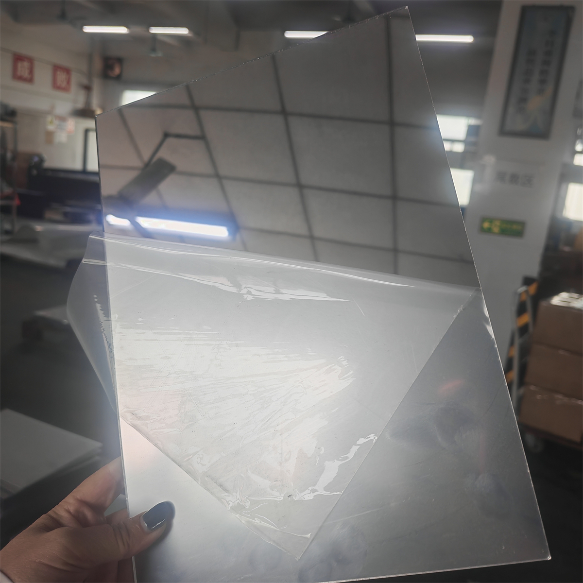 Shatterproof Acrylic Full Length Body Mirror Frameless Plastic Mirror Sheets Self Adhesive Wall Decor HD Reflection