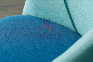 Ресторан Сеатер ткани цвета контраста деревянный предводительствует стул древесины золы руки Адена бархата